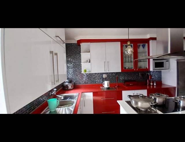 4 BEDROOM HOUSE FOR SALE IN KAGISO 2